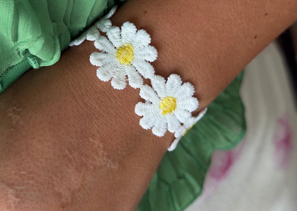 Daisy Lace Bracelet